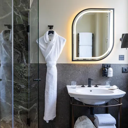 Hotel L'ormaie & Parigi