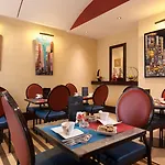 Hotel L'ormaie & Paris